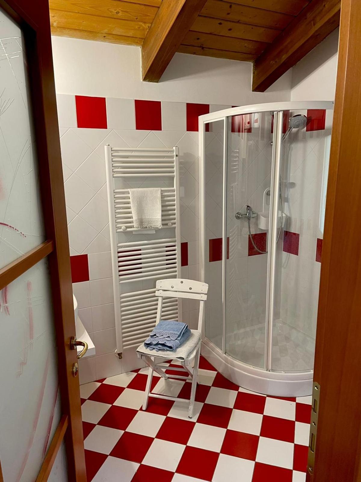 L'Angolo Di Leo Borgofranco d'Ivrea Bagian luar foto